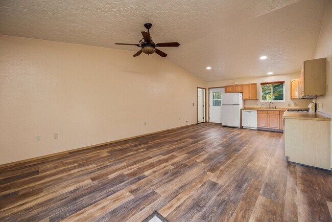 Foto del edificio - 3 BEDROOM | 2 BATHROOM | 2 CAR GARAGE | AI...
