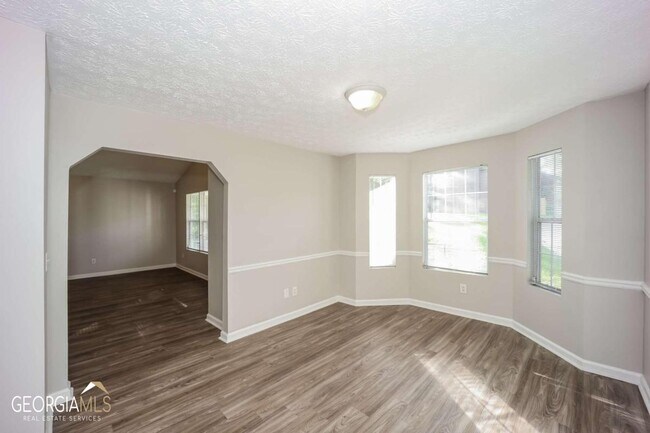 Building Photo - 11 Laurel Dr