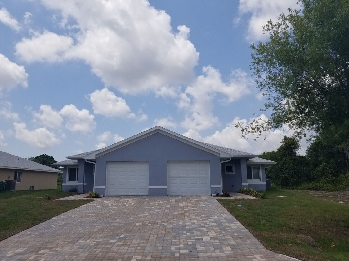 Primary Photo - Spacious 3-Bedroom Home with Private Lanai...
