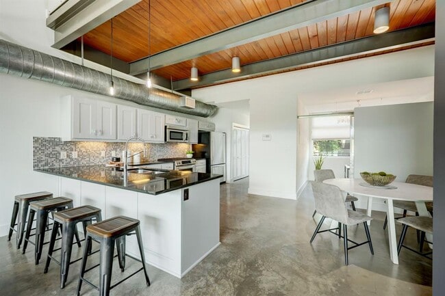 Building Photo - 2205 N Lamar Blvd