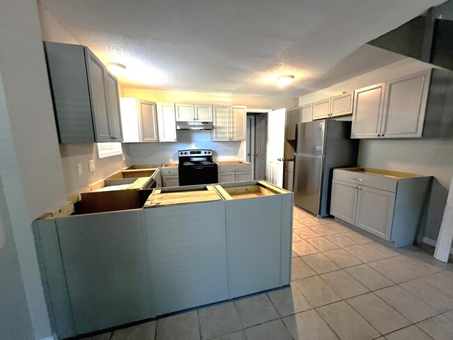 Building Photo - 124 Hampton Dr