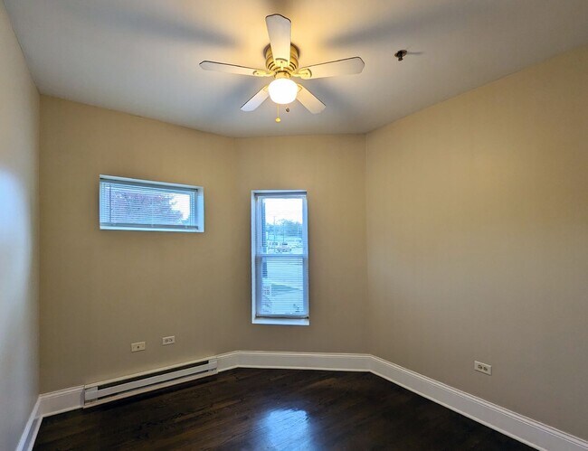 Foto del edificio - 112 N Center St