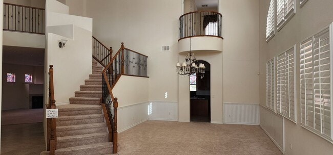 Foto del edificio - Spacious 5-Bedroom Home in Gated Las Vegas Community