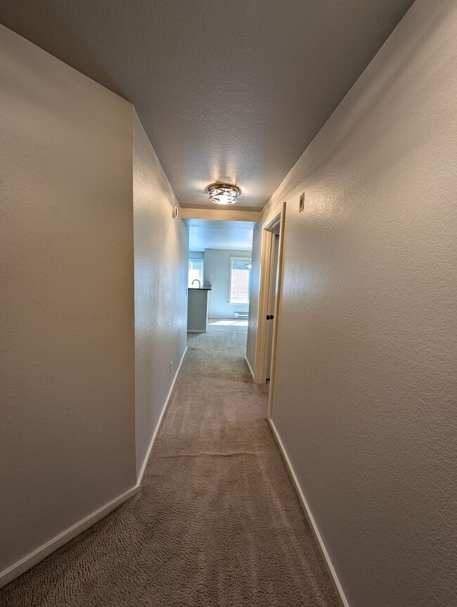 Building Photo - High End 3 Br Condo off of Bothell-Everett...