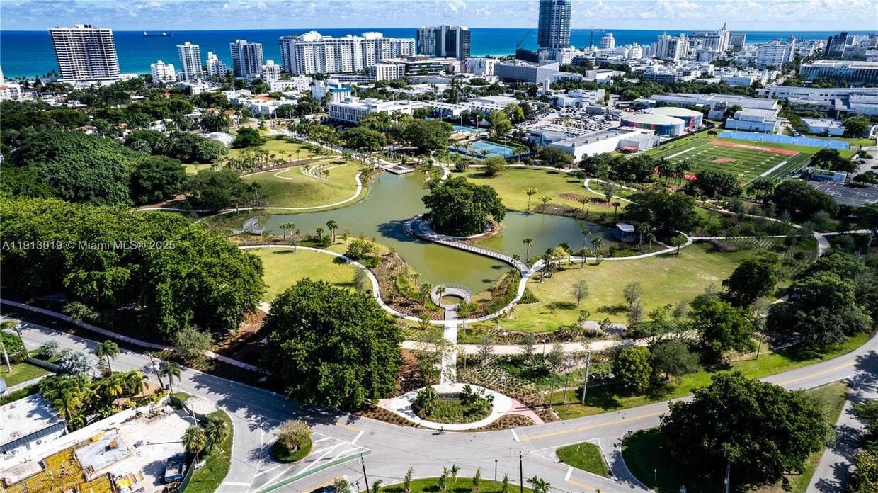 Foto principal - 2416 Flamingo Dr