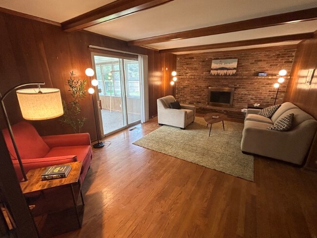 Foto del edificio - 5330 Hawthorne Dr