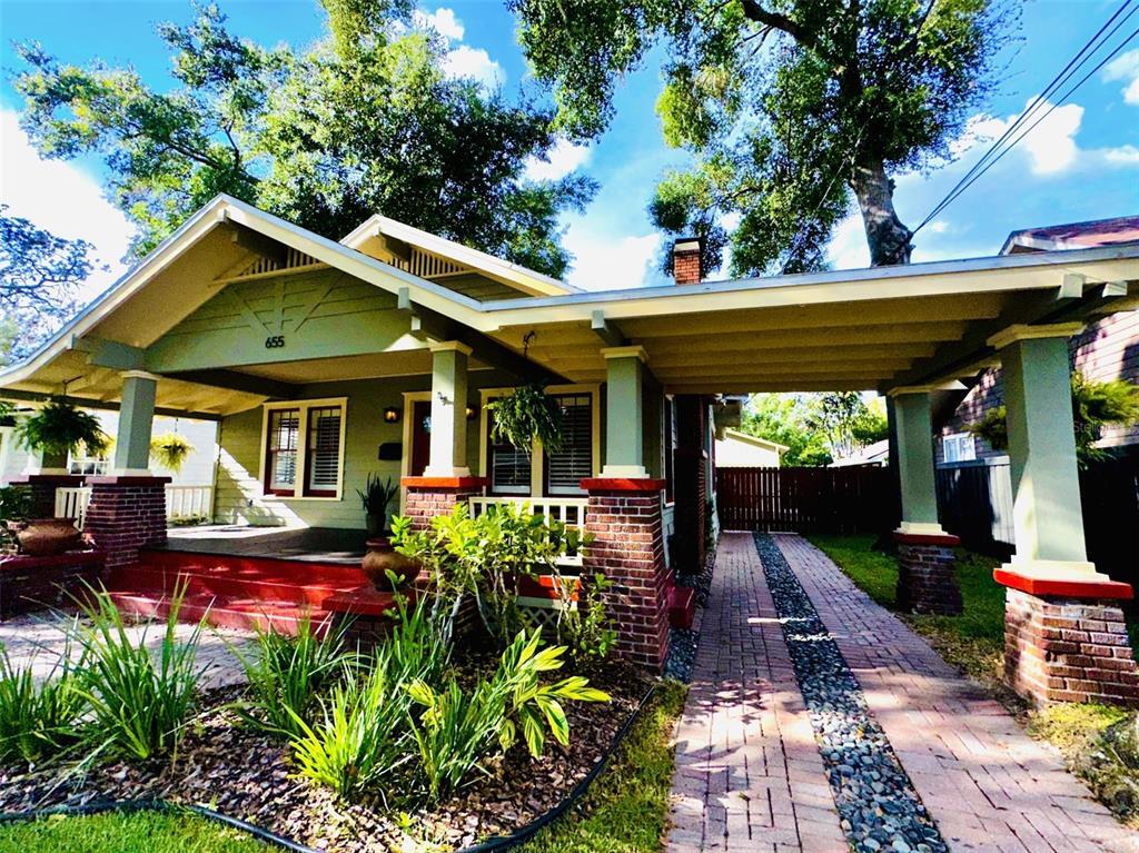 Foto principal - 655 Park Lake St