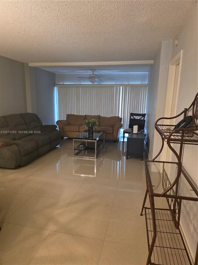 Foto del edificio - 5830 NW 64th Ave