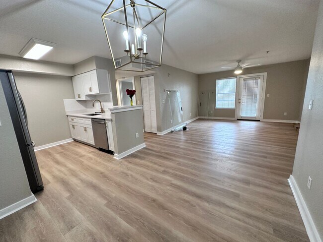 Foto del edificio - Fully Renovated  2B/2B  Condo near Beach in the Heart of Destin!