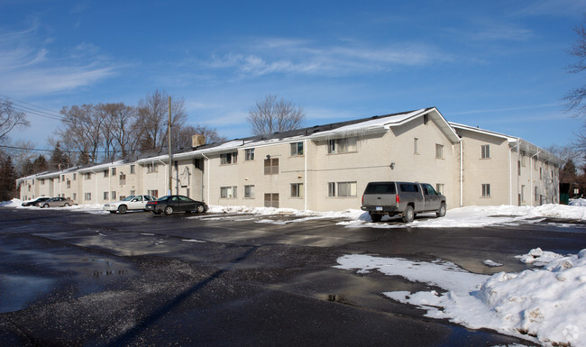 Building - Farmington Plaza Apartments