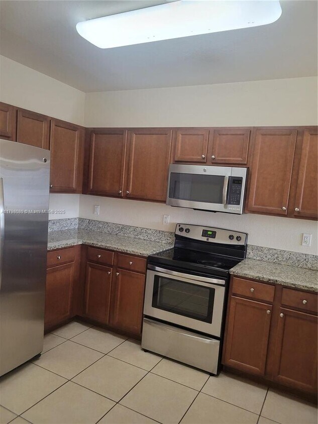 Foto principal - 8930 NW 97th Ave