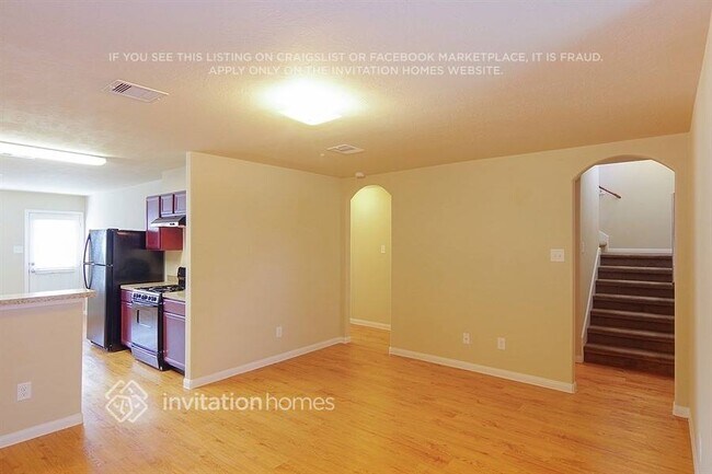 Foto del edificio - 18811 Dennington Dr