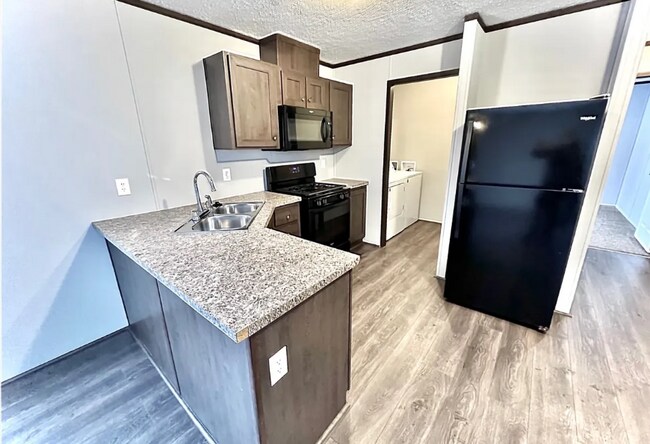 Foto del edificio - 17020 Sleepy Hollow Blvd