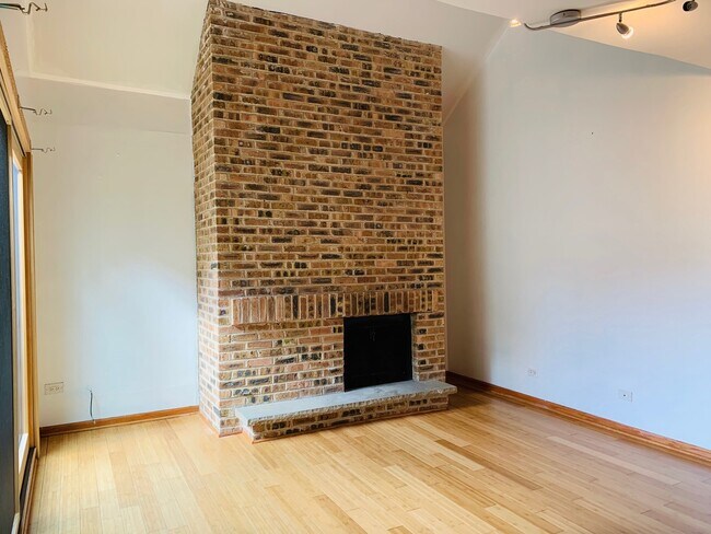 Building Photo - 3310 Berwyn Ave