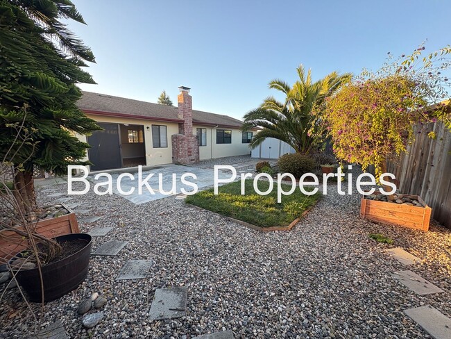 Foto del edificio - Well maintained three bedroom home in Laurel West