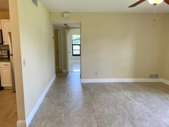 Foto del edificio - 5894 Longbow Ln