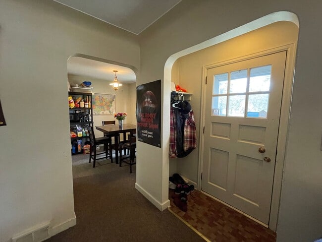 Foto del edificio - AVAILABLE JUNE 1ST -4 bed/ 2 bath Home Near Campus!