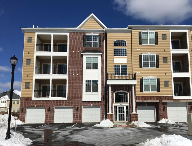 Building Photo - 622 Doral Ct