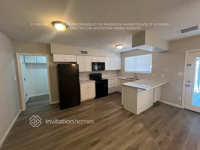 Building Photo - 1660 E Impala Ave