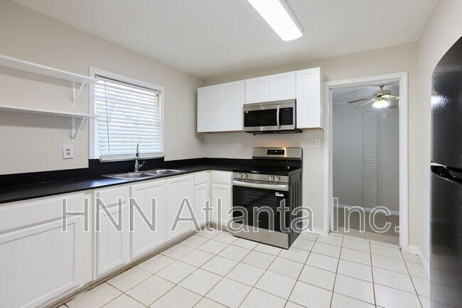 Building Photo - 2058 River Rd