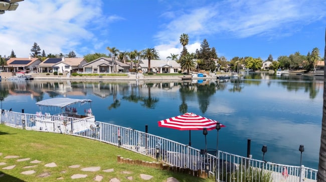 Building Photo - Beautiful 3-Bedroom, 3-Bath Home in Riverl...