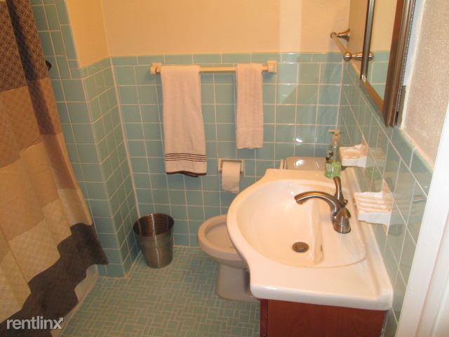 Building Photo - 2 br, 1 bath Triplex - 406 W Jefferson St ...