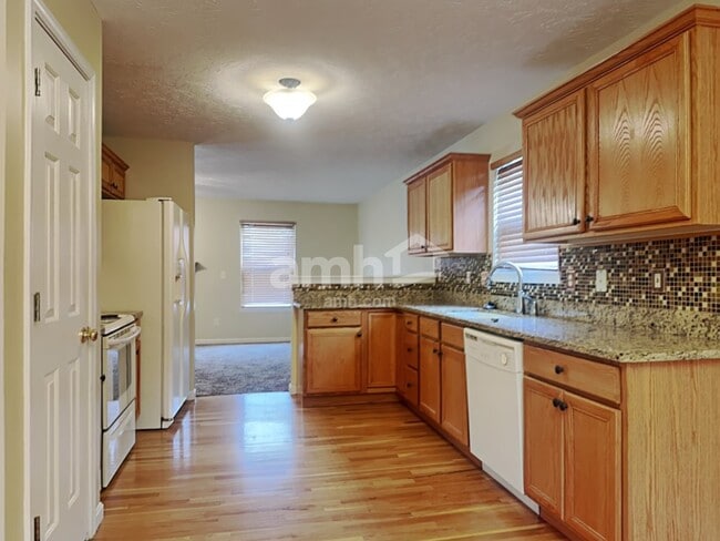 Building Photo - 260 University Dr