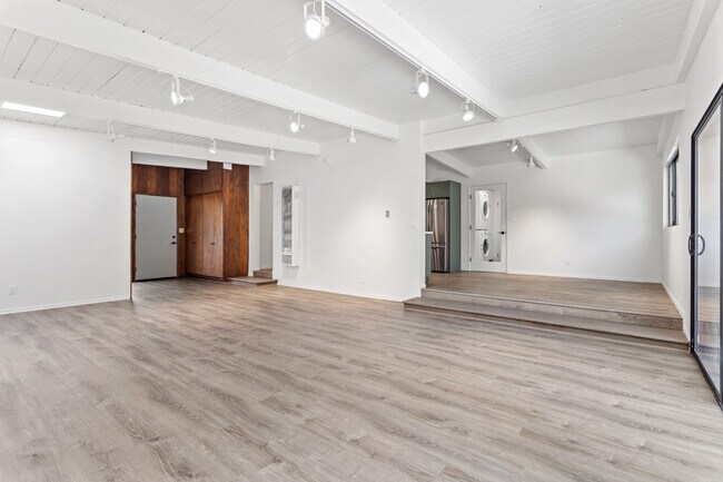 Building Photo - 3553 Barry Ave