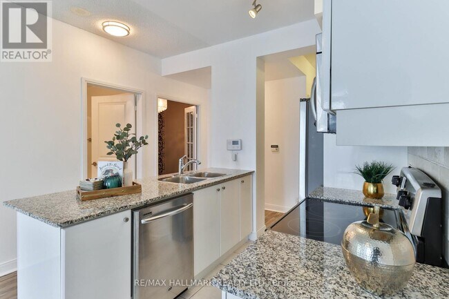 Photo du bâtiment - 80 Absolute Ave