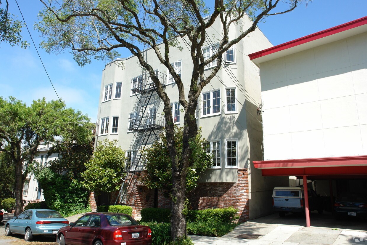 Building Photo - 2427 Hilgard Ave