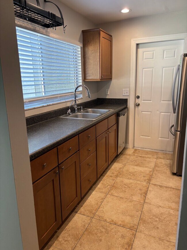 Foto del edificio - Townhome For Rent