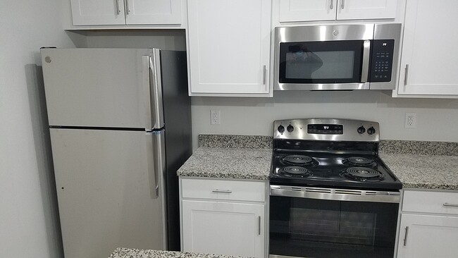 Stainless appliances - 29295 Eldon St