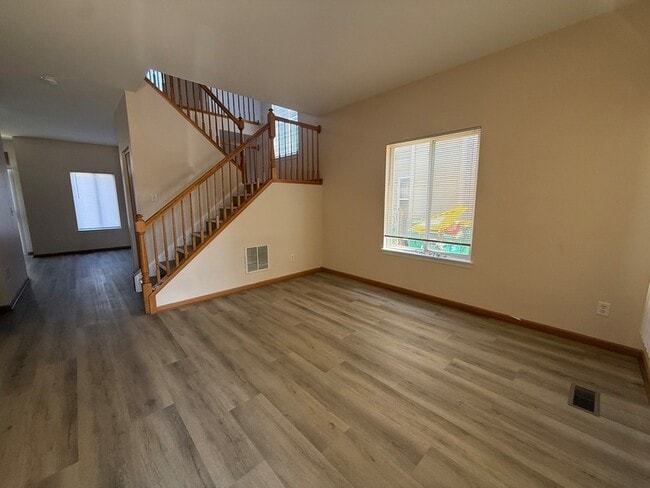 Foto del edificio - 757 Bayles Dr