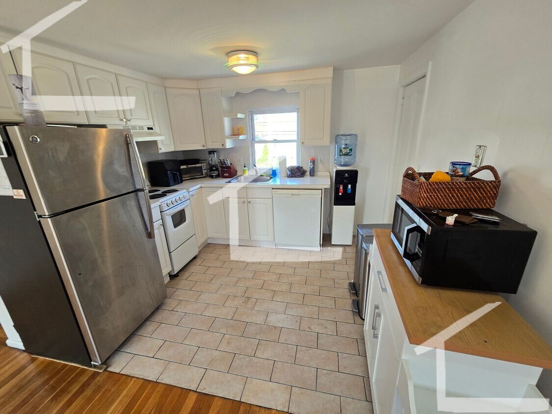 Primary Photo - WATERTOWN 3 BED/2 BATH with LAUNDRY IN-UNI...