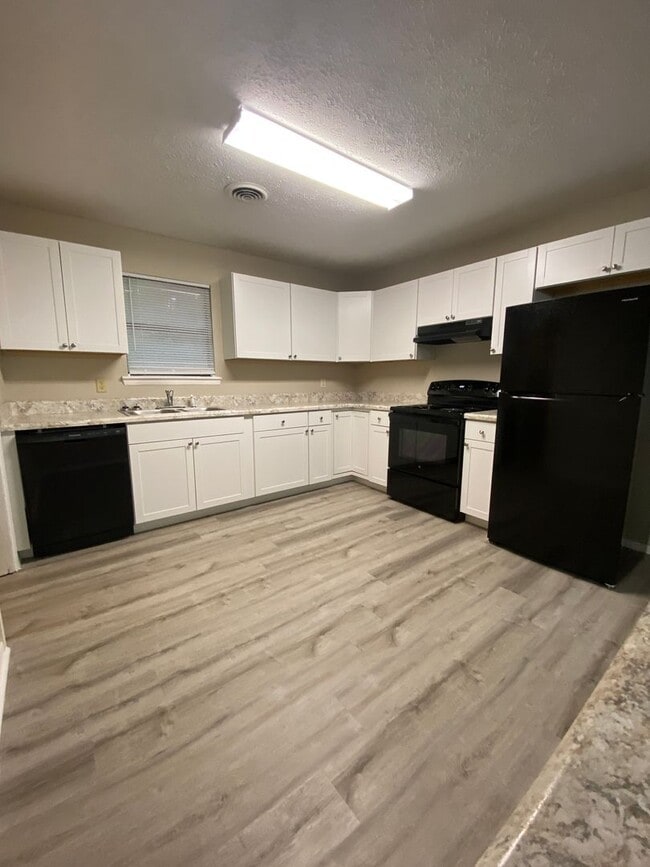 Building Photo - 1605 Cedar Shoals Dr