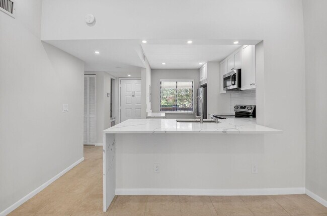 Foto del edificio - 6649 Somerset Dr