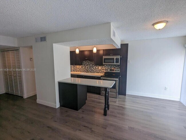 Foto del edificio - 9331 SW 4th St