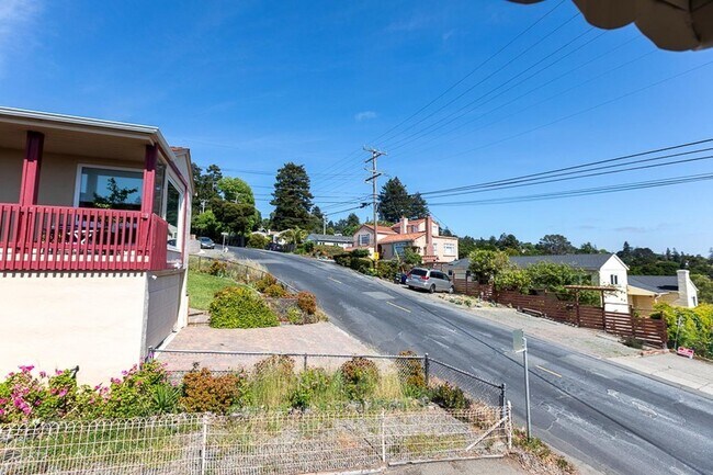 Foto del edificio - Beautiful 3 bed 2 bath newly renovated Kensington view home