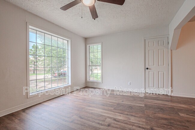 Building Photo - 221 W Douglas Dr