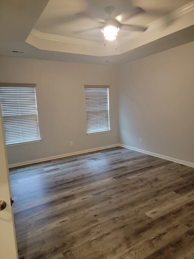 Building Photo - Beautiful Townhome in Southpointe Area