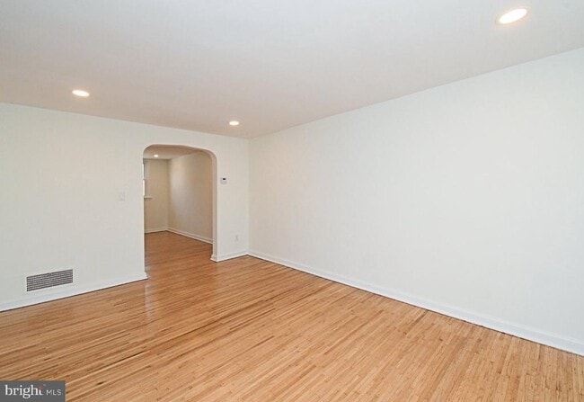 Building Photo - 2219 Ardmore Ave