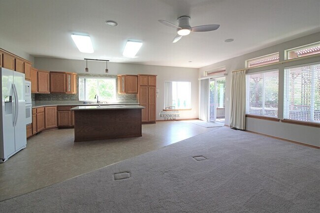 Building Photo - 2665 Maidstone St