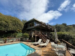 Building Photo - 212 Fairhills Dr