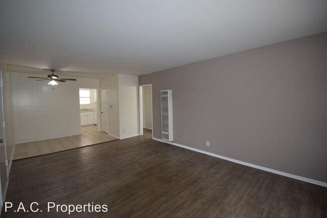 Building Photo - 2 br, 1 bath Apartment - 6937-43 Kester Av...