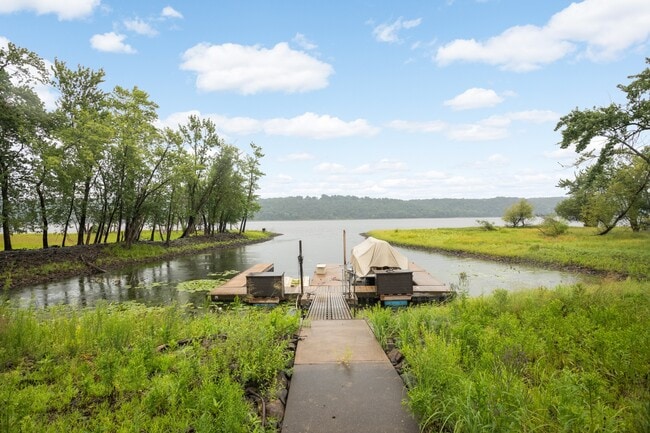 Private dock and slip - 19 Point Rd