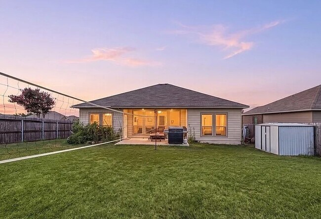 Foto del edificio - 5804 Blackstone Dr