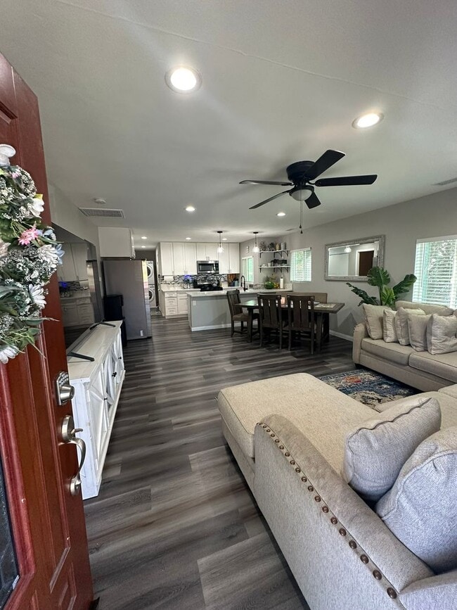 Building Photo - Inviting 3-Bedroom | 2-Bathroom Home in National City