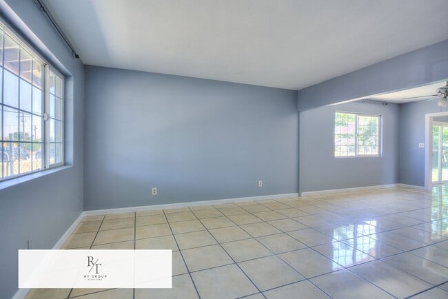 Building Photo - Spacious 4-Bedroom Home on Nearly 1 Acre –...