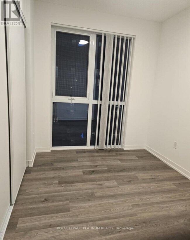 Photo du bâtiment - 8 Interchange Wy