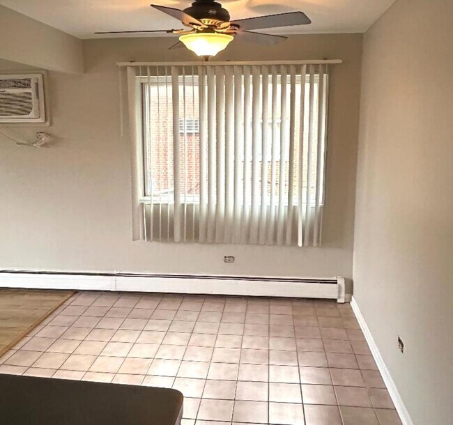 Foto del edificio - 8241 W 79th St